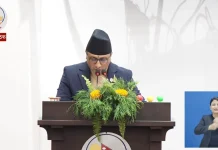 प्रतिनिधिसभा बैठक ११ बजे बस्दै, बजेटमाथि उठेका प्रश्नको जवाफ दिन रोष्टममा उभिँदै अर्थमन्त्री डा. वाग्ले
